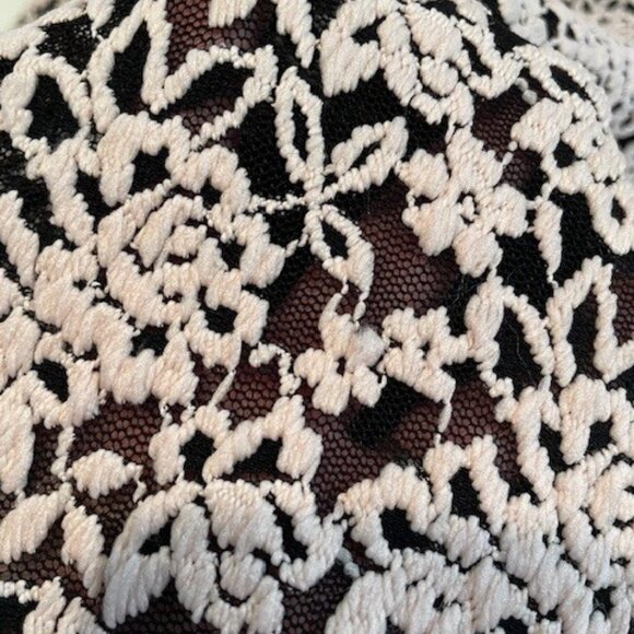 Alice + Olivia Backless Long Sleeve Black and Cream Lace Dress– Sz 4 - Picture 13 of 15